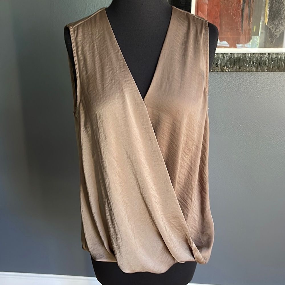 Kut from the Kluth mocha slime wrap draped front sleeveless top. Small.